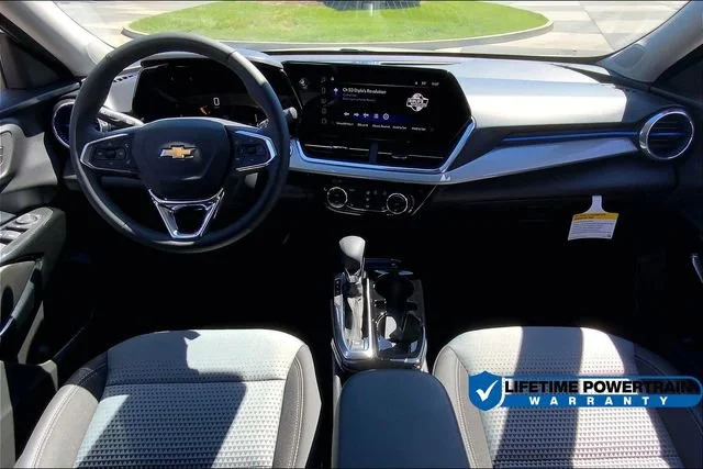2025 Chevrolet Trax LT - Photo 6
