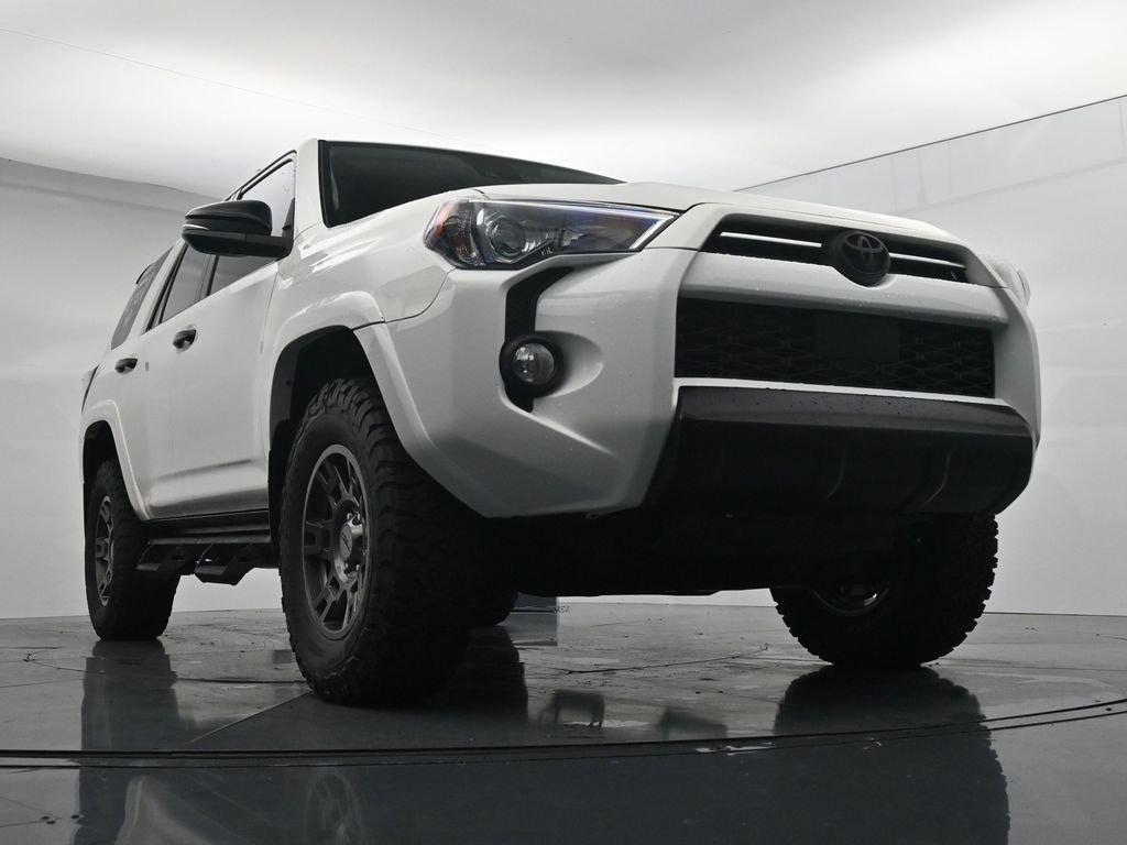 Used 2020 White Toyota Venture image 28