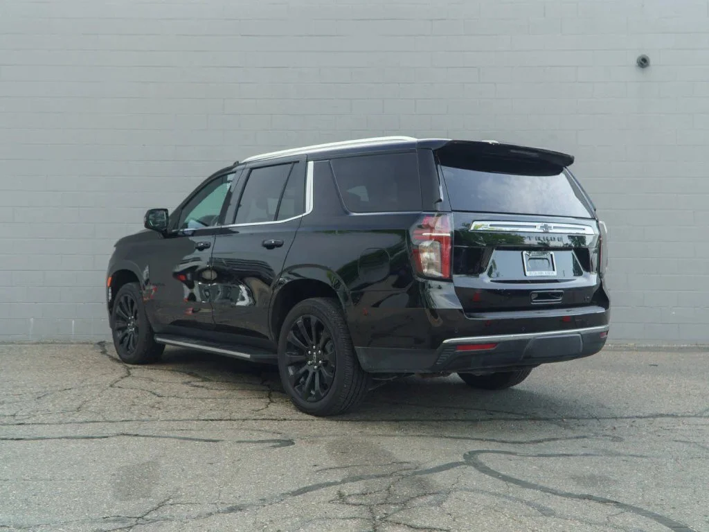 Used 2023 BLACK Chevrolet LT image 3