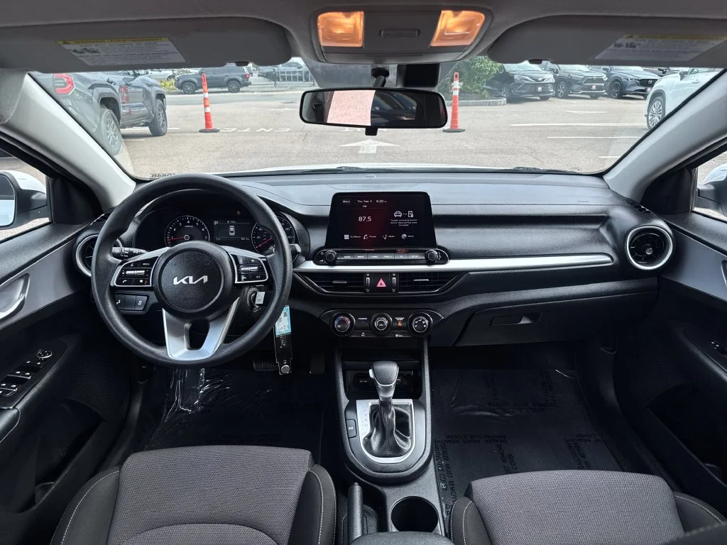 Used 2024 White Kia LXS image 10