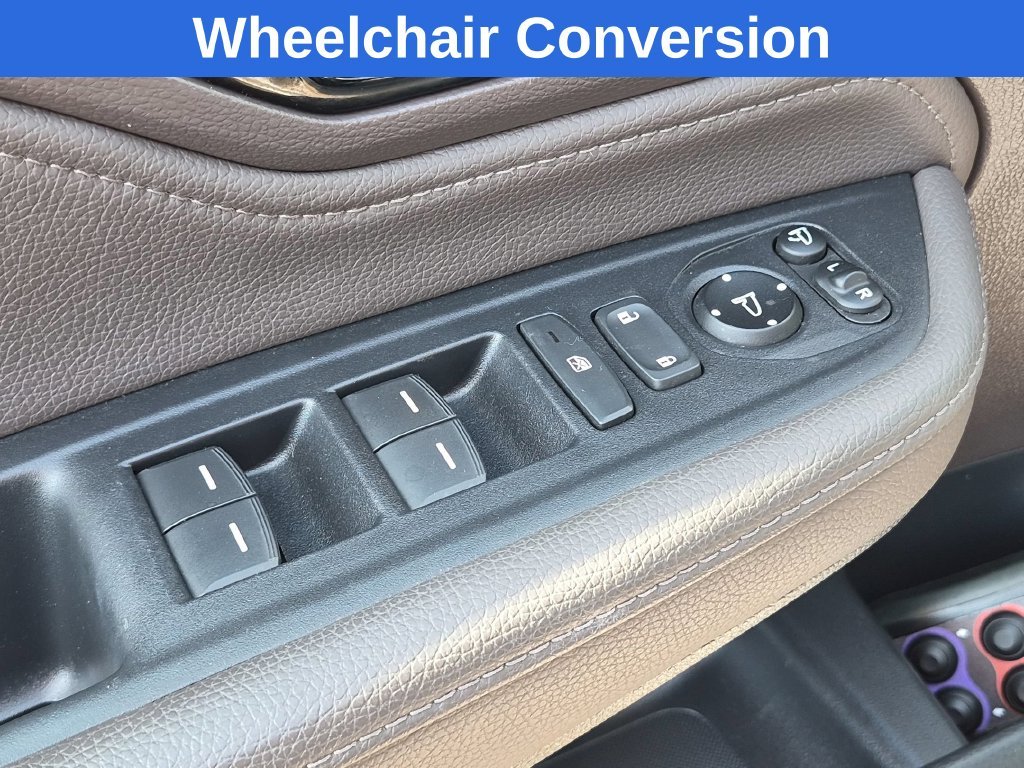 Used 2024 Silver Honda Elite image 11