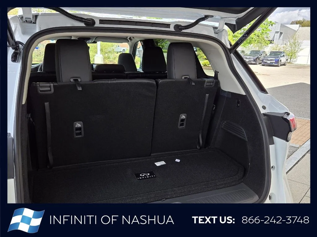 New 2027 RADIANT WHITE INFINITI Luxe AWD image 20