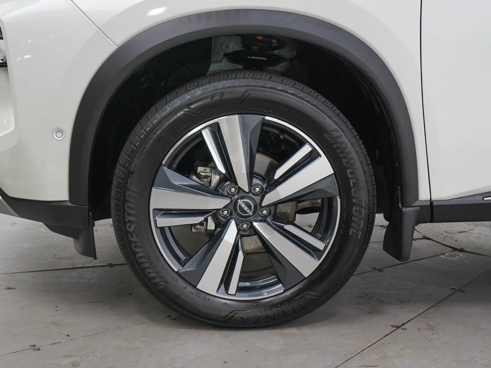 Used 2023 Pearl White Tricoat Nissan Platinum image 30