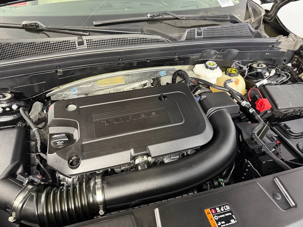 Certified Used 2023 Black Buick Avenir image 40