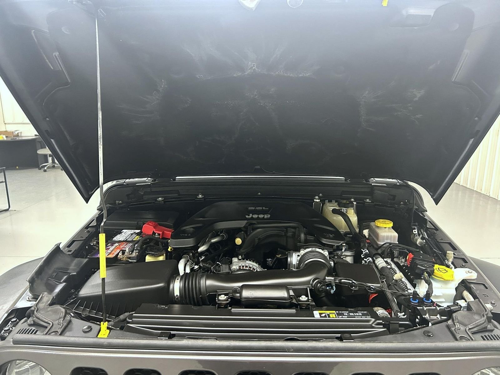 Used 2018 Gray Jeep Unlimited Sport image 25