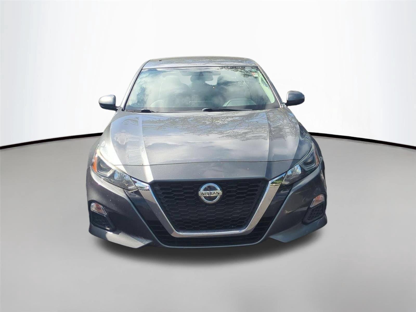 Used 2020 Gun Metallic Nissan 2.5 S image 2