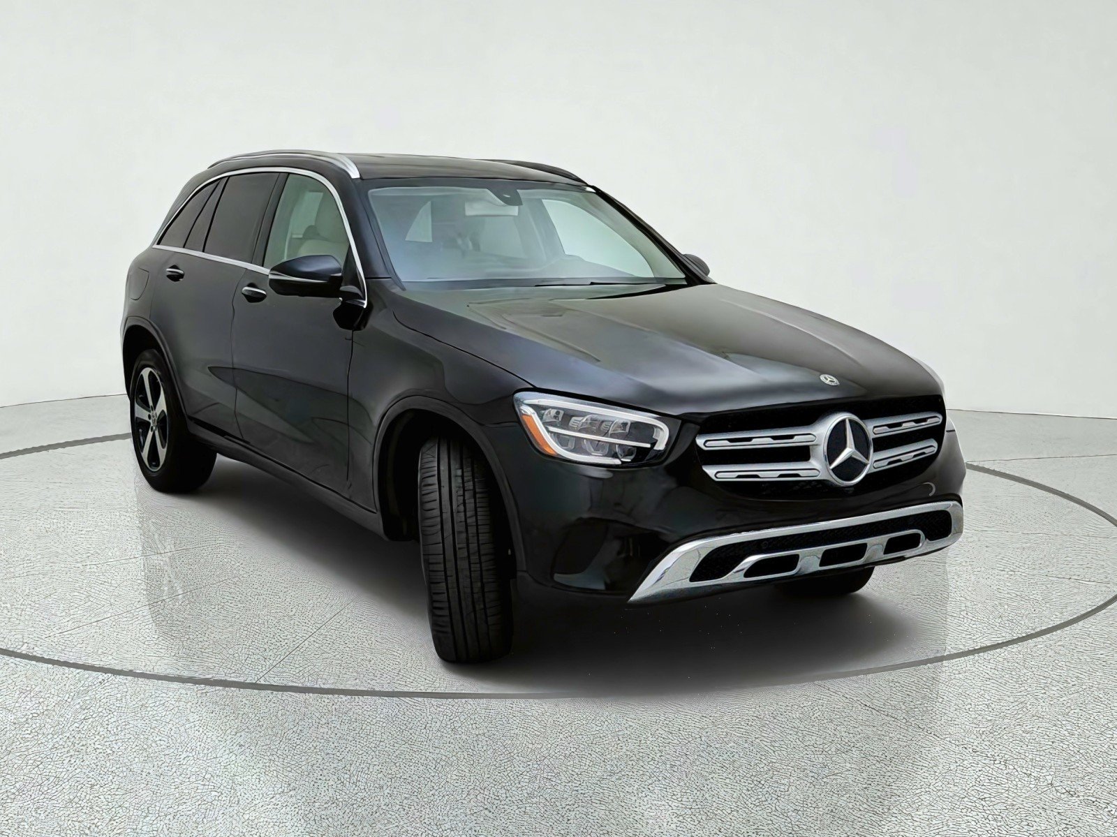 Used 2020 Black Mercedes-Benz GLC 300 image 4