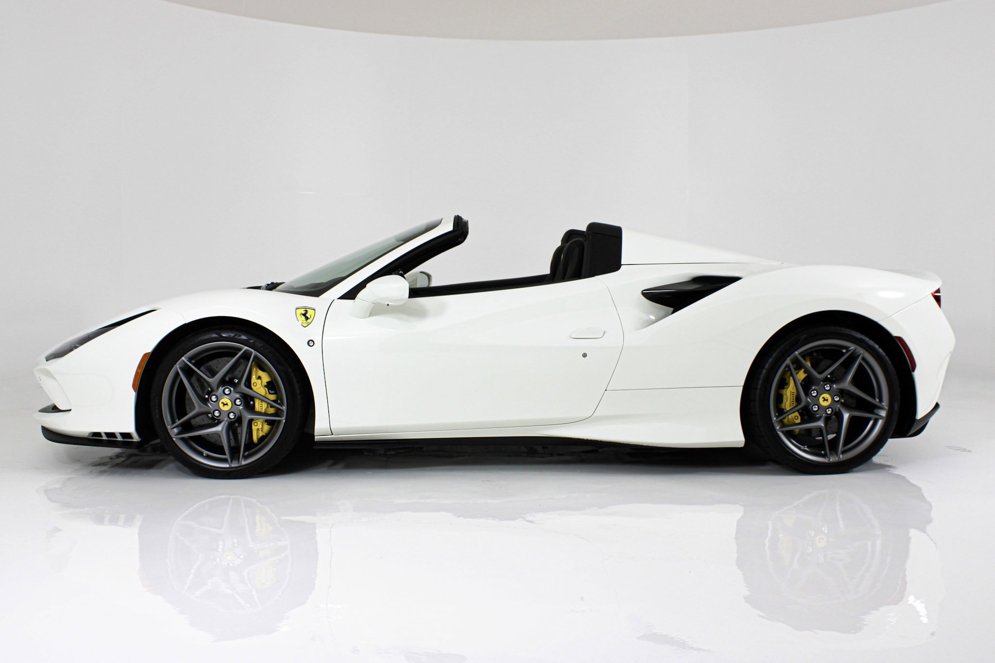 Used 2022 White Ferrari  image 5