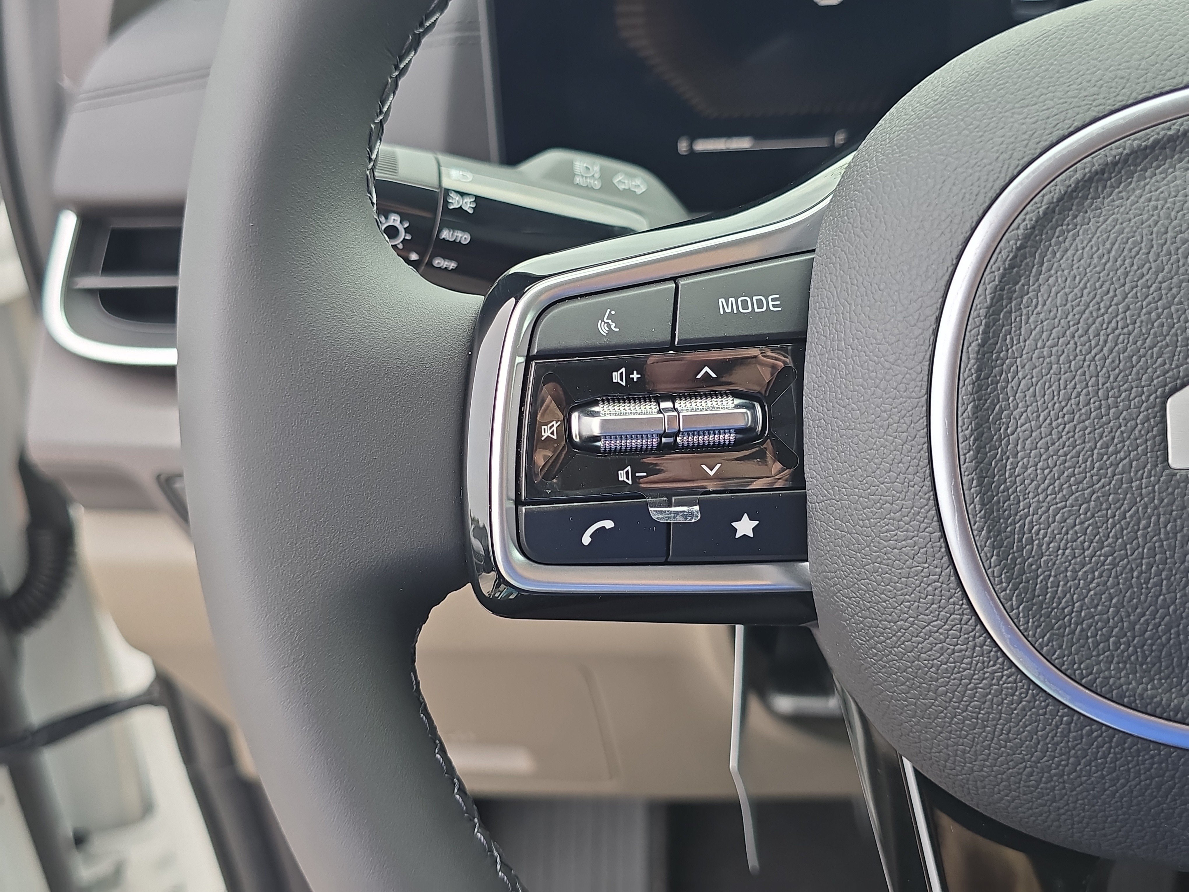 New 2026 Snow White Pearl Kia EX image 31