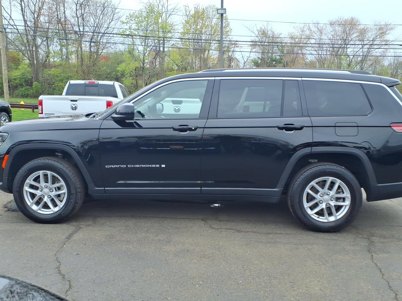 Used 2023 Black Jeep Laredo image 4