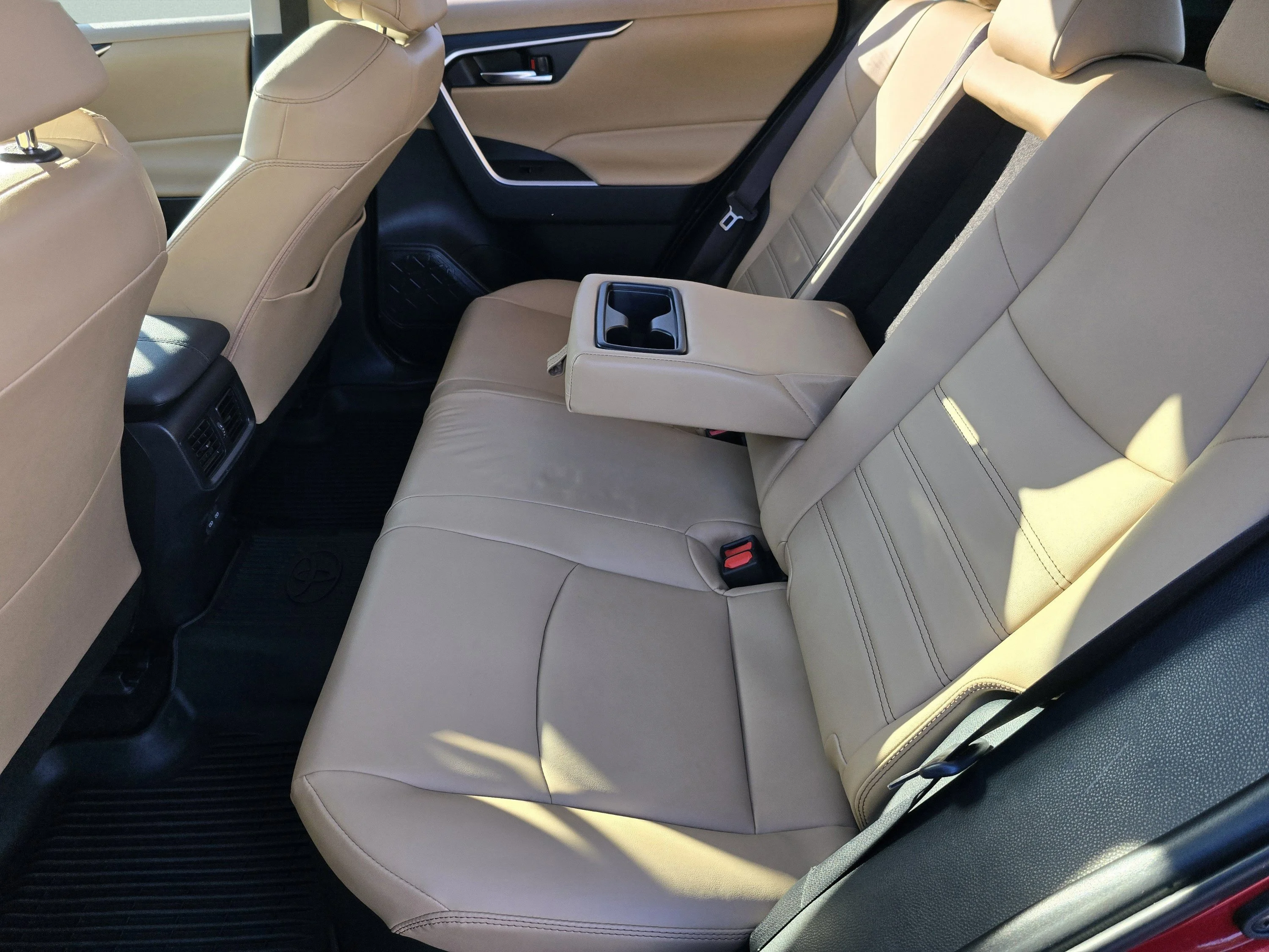 Used 2025 Ruby Flare Pearl Toyota XLE Premium image 30
