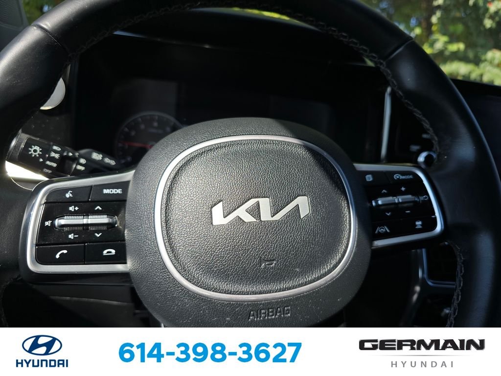 Used 2022 White Kia SX image 23