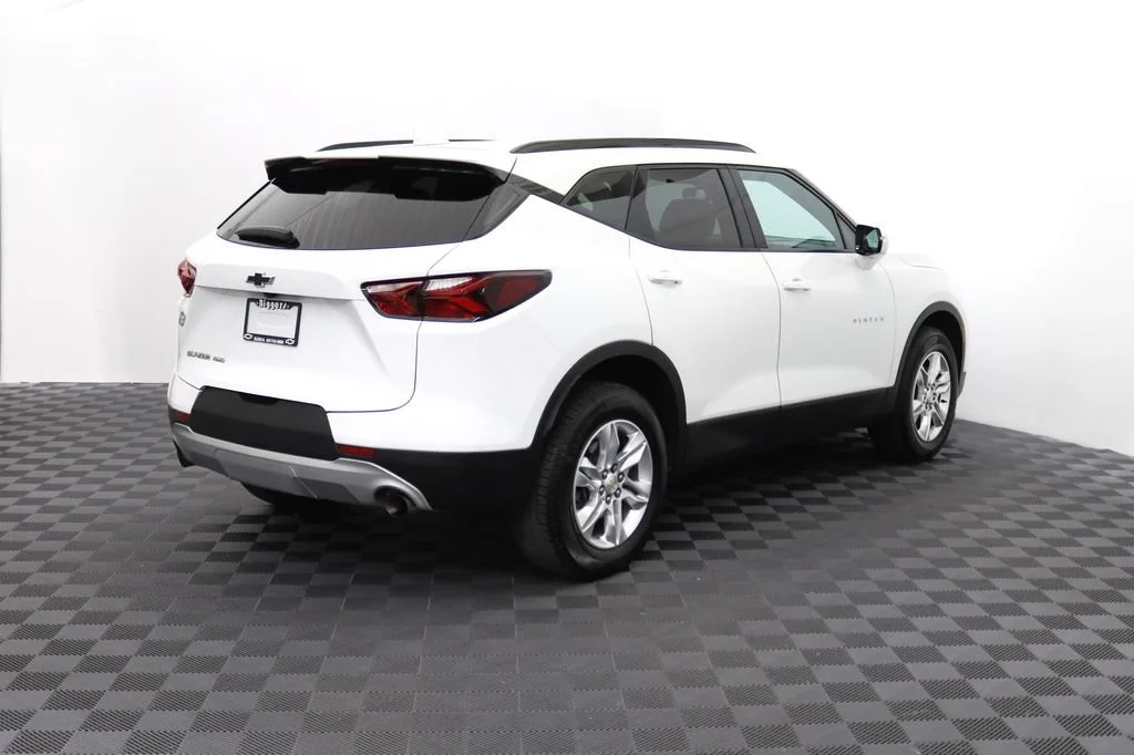 Used 2022 Summit White Chevrolet 2LT image 12