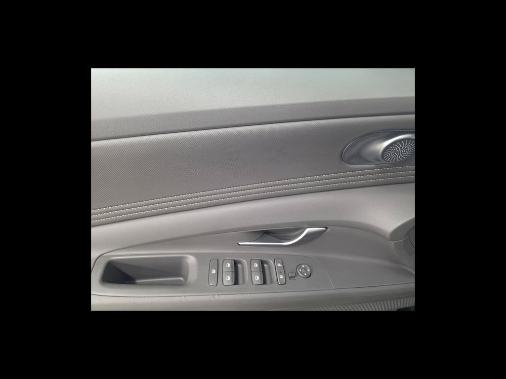 Used 2022 Black Hyundai SEL image 12