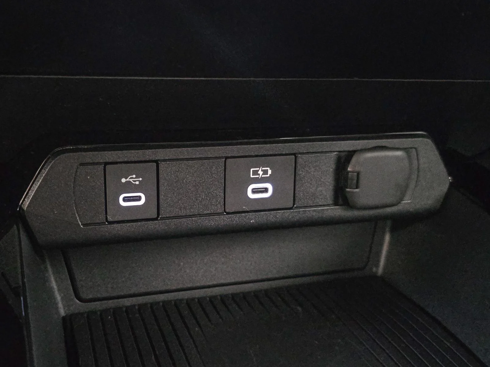 Used 2025 Gray Toyota XLE image 31