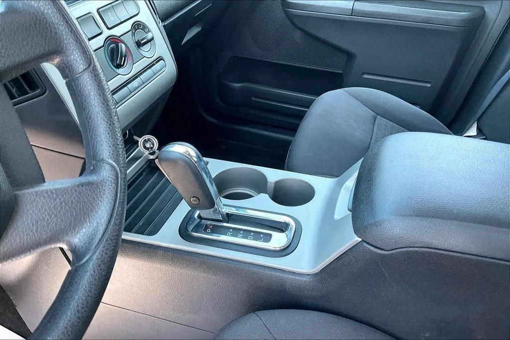Used 2010  Ford SE image 15