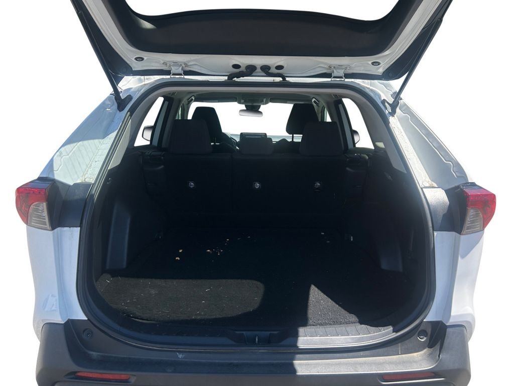 Used 2019 White Toyota LE image 13