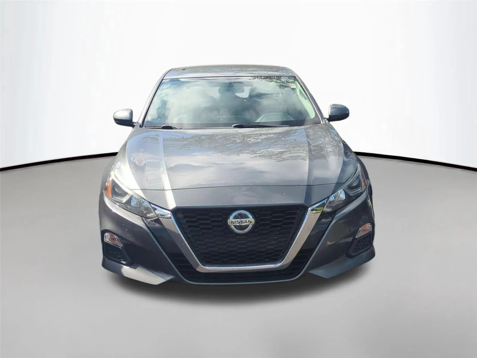Used 2020 Gun Metallic Nissan 2.5 S image 2
