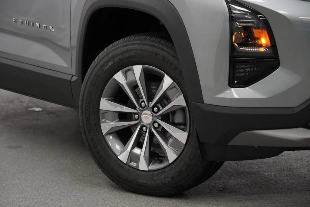2027 Chevrolet Equinox LT - Photo 10