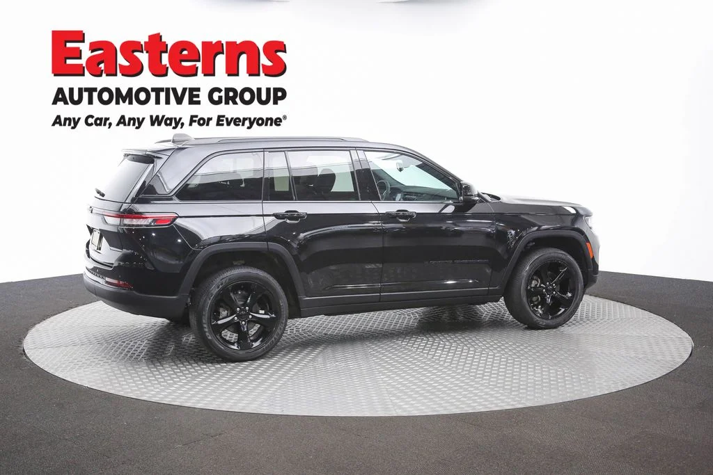 Used 2024 Black Jeep Altitude image 44