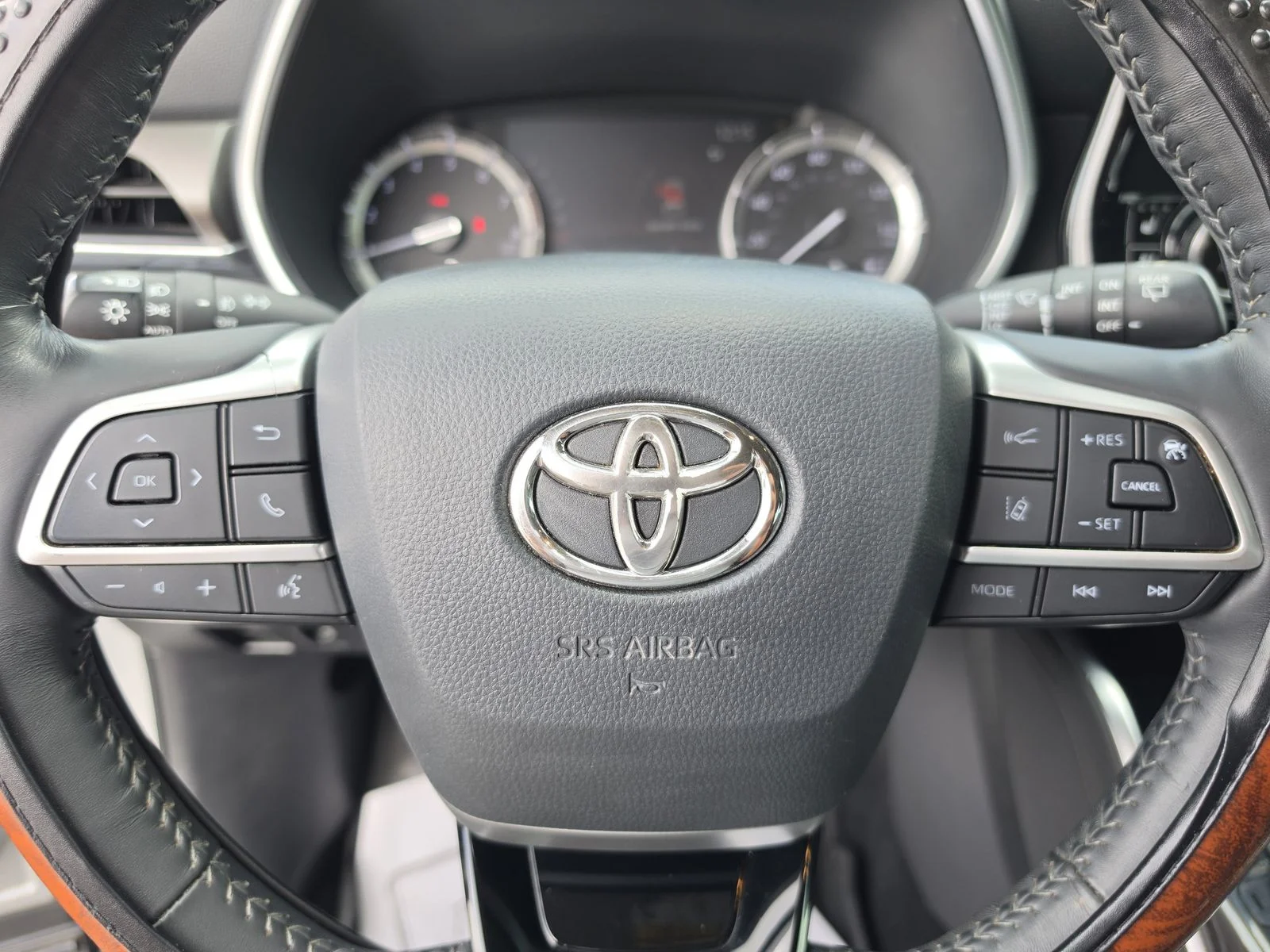Used 2022 Silver Toyota Limited image 39