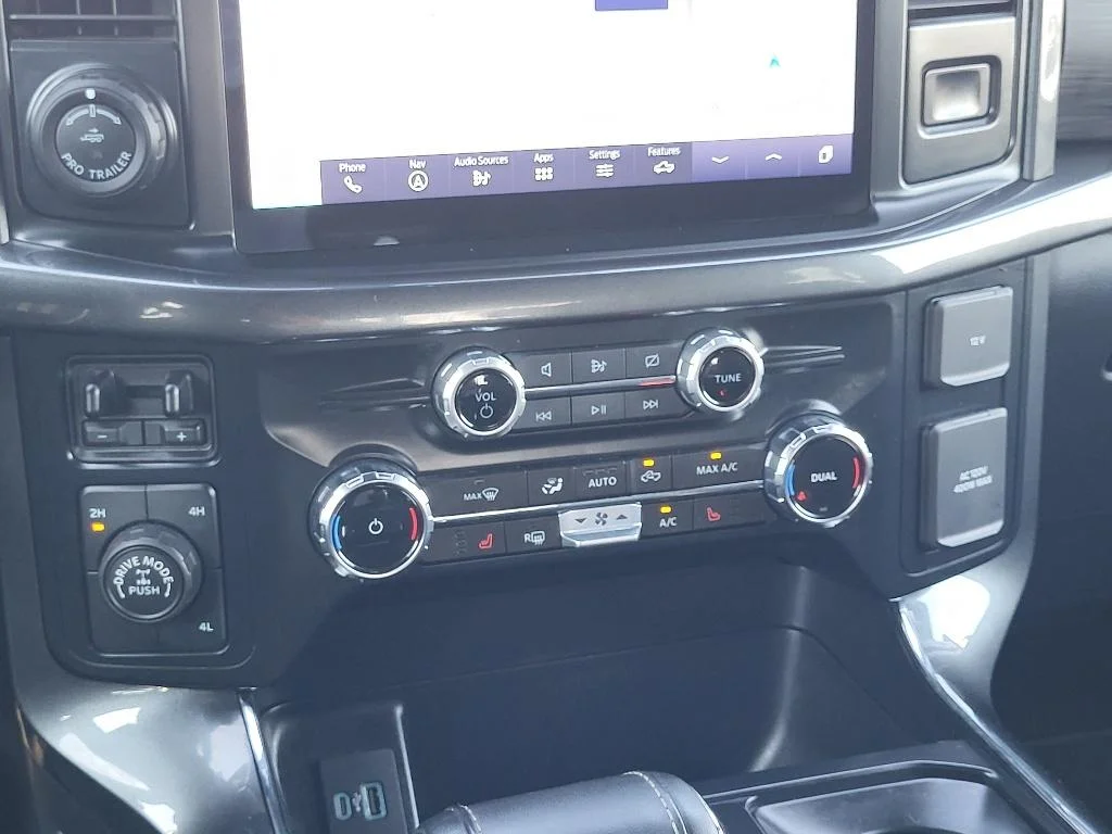 Used 2023 Atlas Blue Metallic Ford XLT image 16