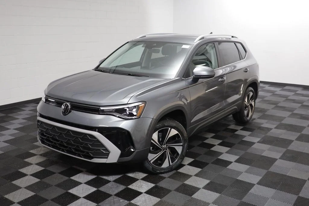 New 2026 Platinum Gray Volkswagen 1.5T SE image 2