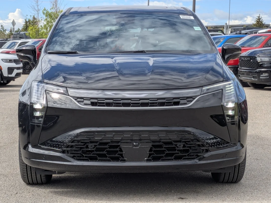 New 2027 Black Chrysler Select - - AWD - 3.6L Pentastar V6 - Adaptive Cruise Control - Blind Spot Monitor & More! image 3