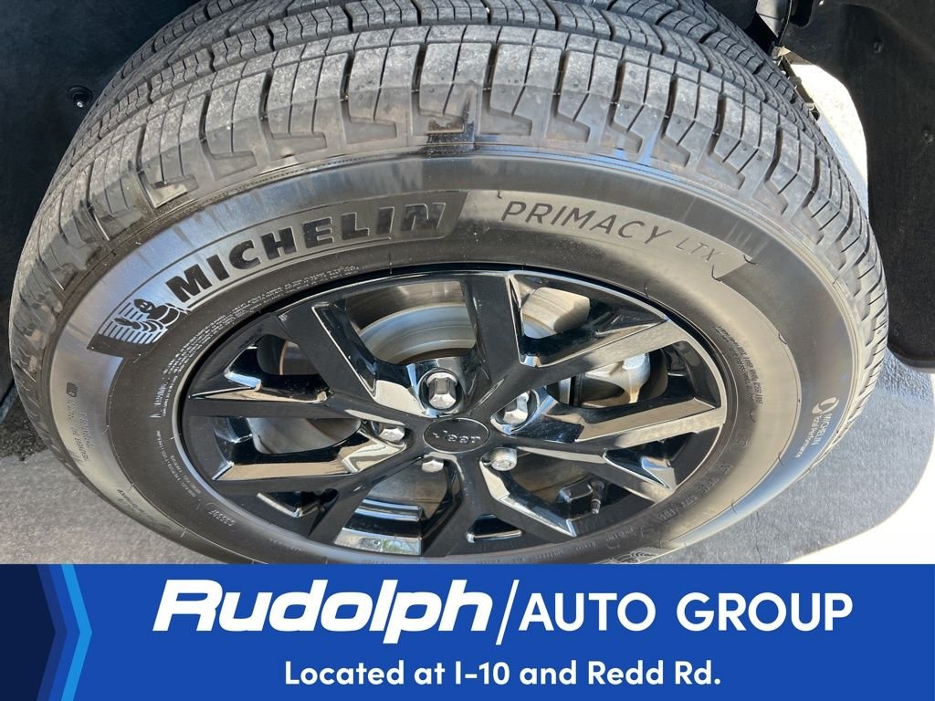 Used 2025 Silver Jeep Altitude image 31