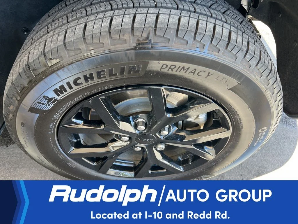Used 2025 Silver Jeep Altitude image 31