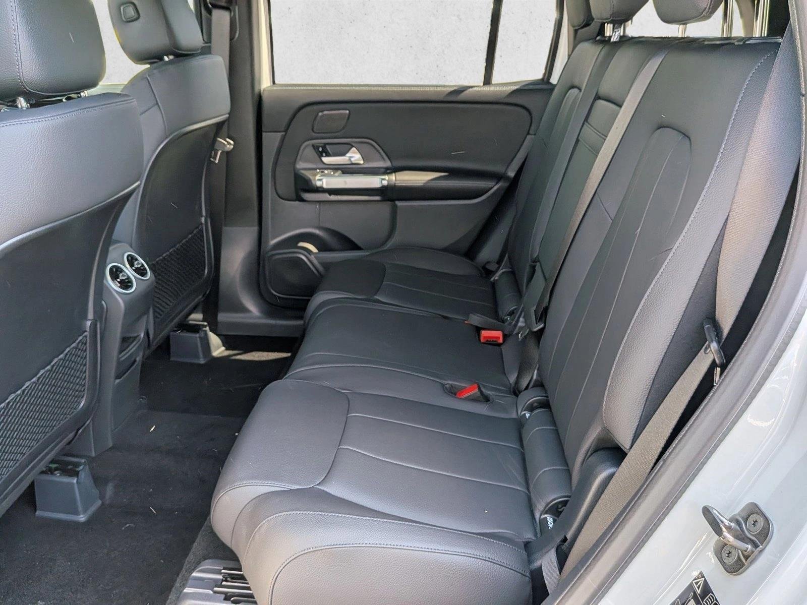 New 2026 Polar White Mercedes-Benz GLB250 image 17