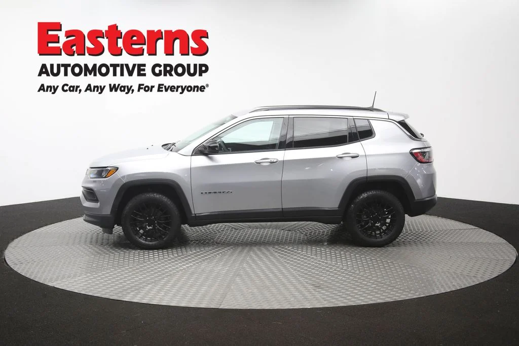 Used 2022 Silver Jeep Latitude image 58