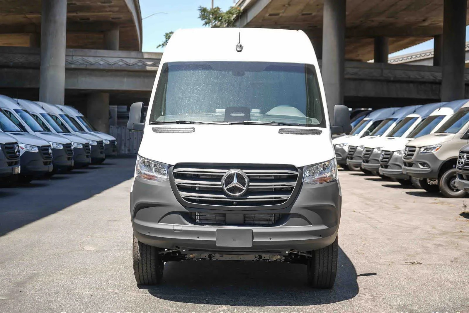New 2026 Arctic White Mercedes-Benz Cargo 144WB High Roof AWD 2.0L I4 Diesel Turbo HO image 2