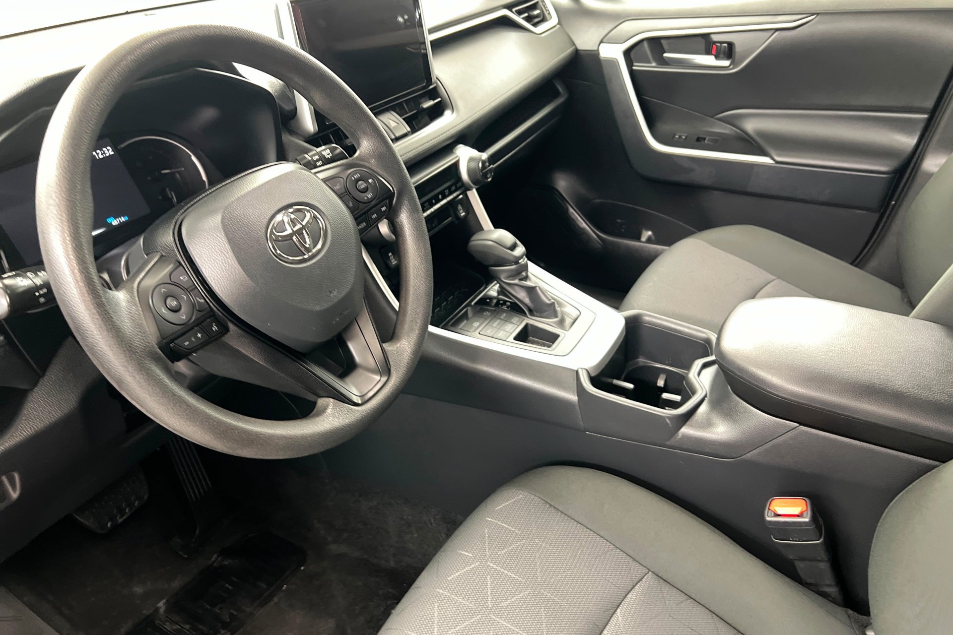 Used 2025 Red Toyota XLE image 15