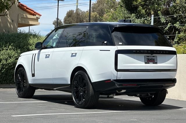 New 2026 Fuji White Land Rover SE image 3