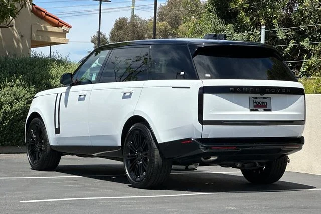 New 2026 Fuji White Land Rover SE image 3