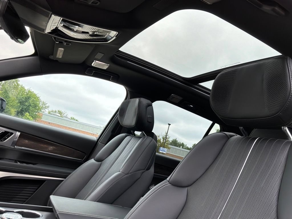 2027 Cadillac VISTIQ Sport - Photo 32