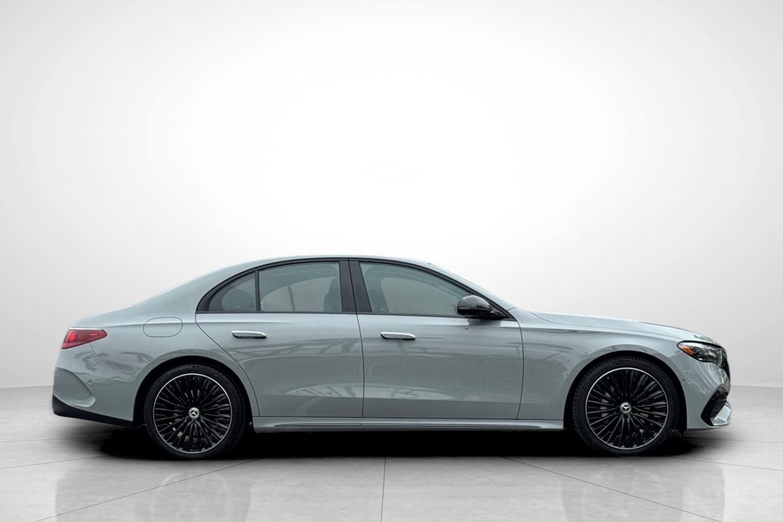 New 2026 MANUFAKTUR Alpine Grey Mercedes-Benz E 350 image 34