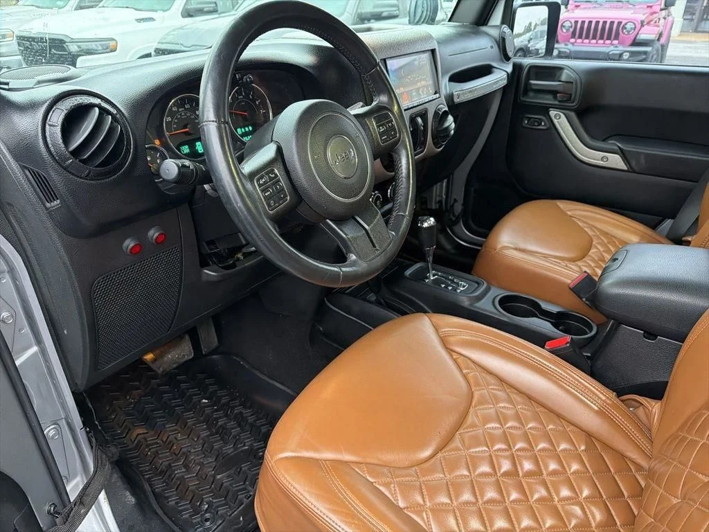 Used 2015 Silver Jeep Unlimited Sport image 42