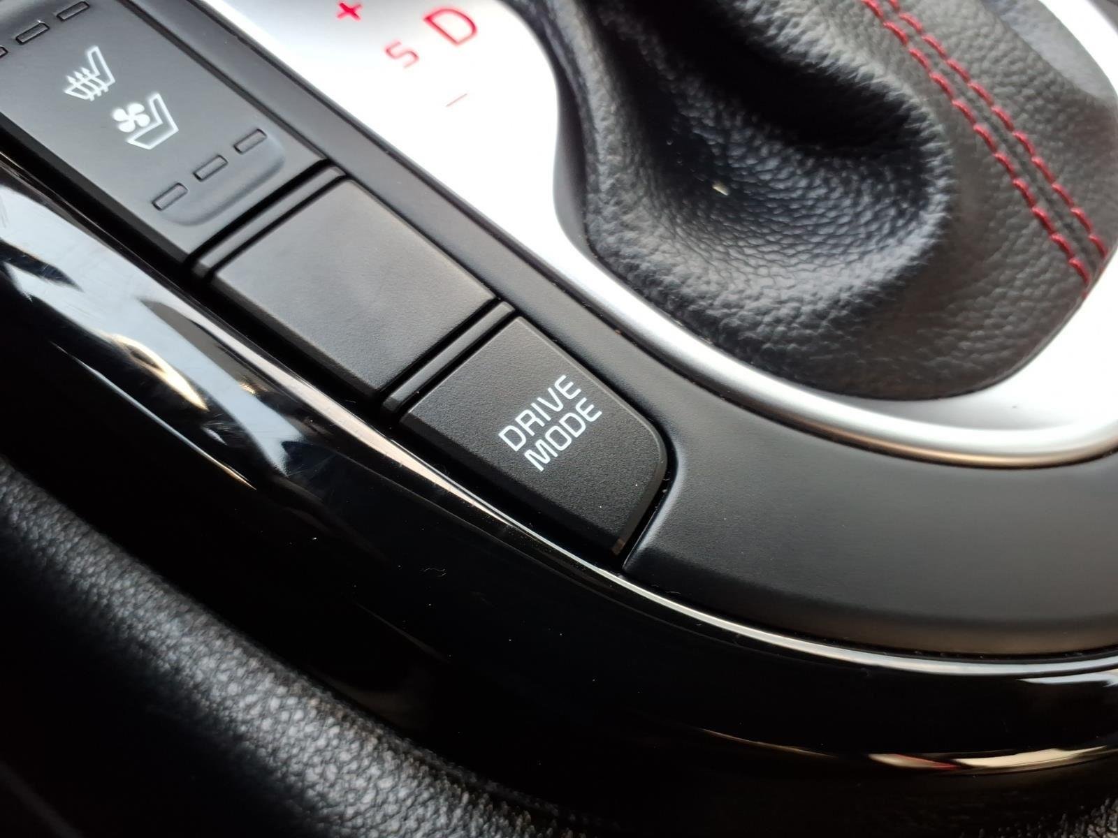 Used 2024 Snow White Pearl Kia GT image 9