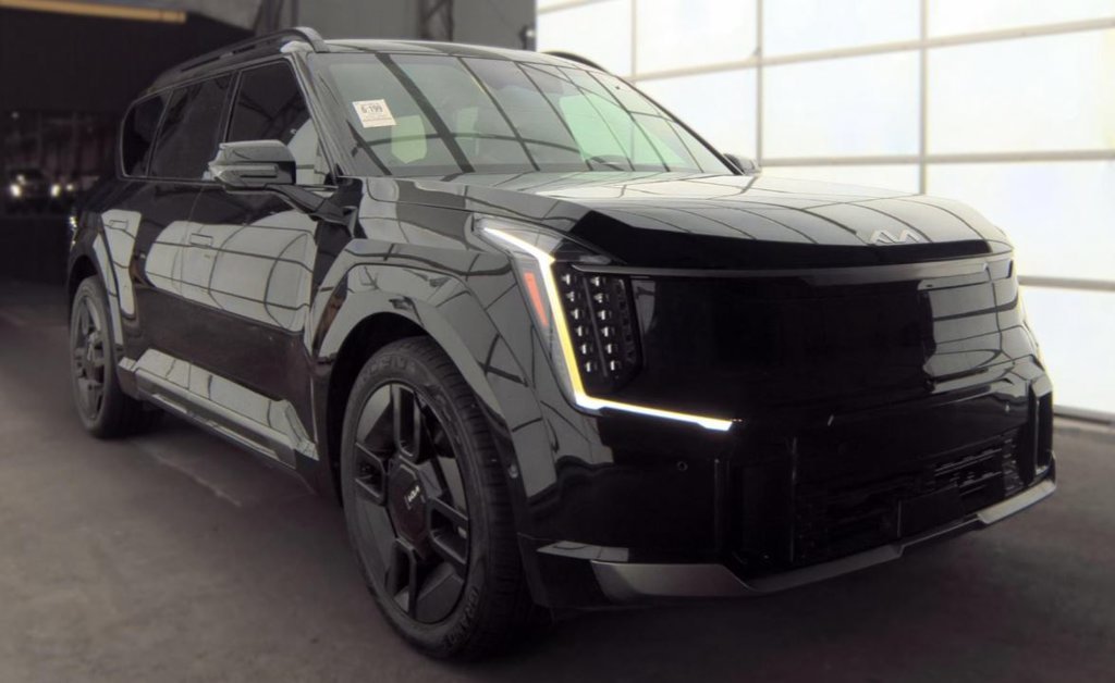 Used 2024 Black Kia GT-Line image 2
