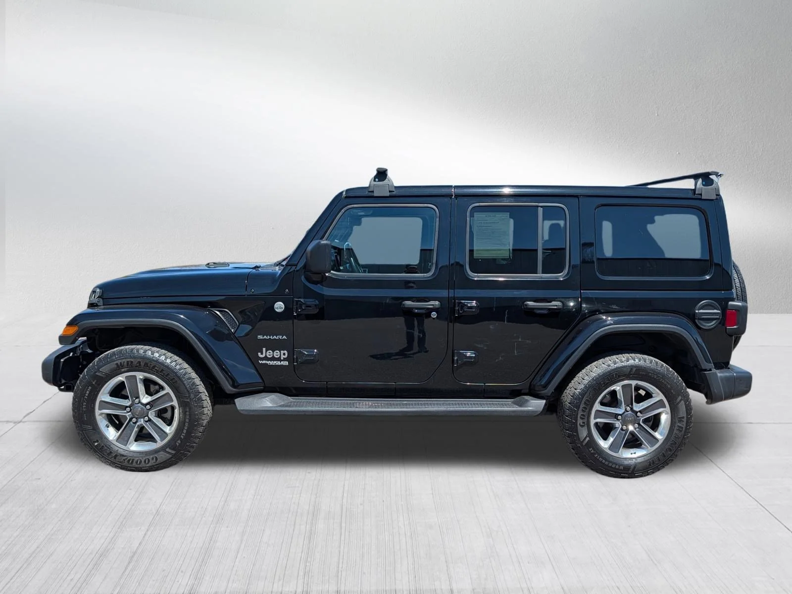 Used 2021 Black Clearcoat Jeep Unlimited Sahara image 4