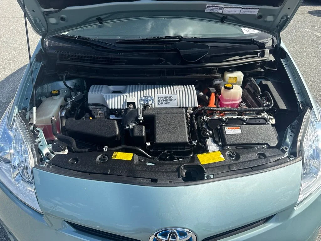 Used 2013 Beige Toyota Three image 23