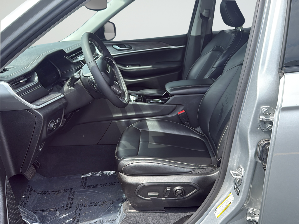 Used 2023 Silver Jeep Limited image 10