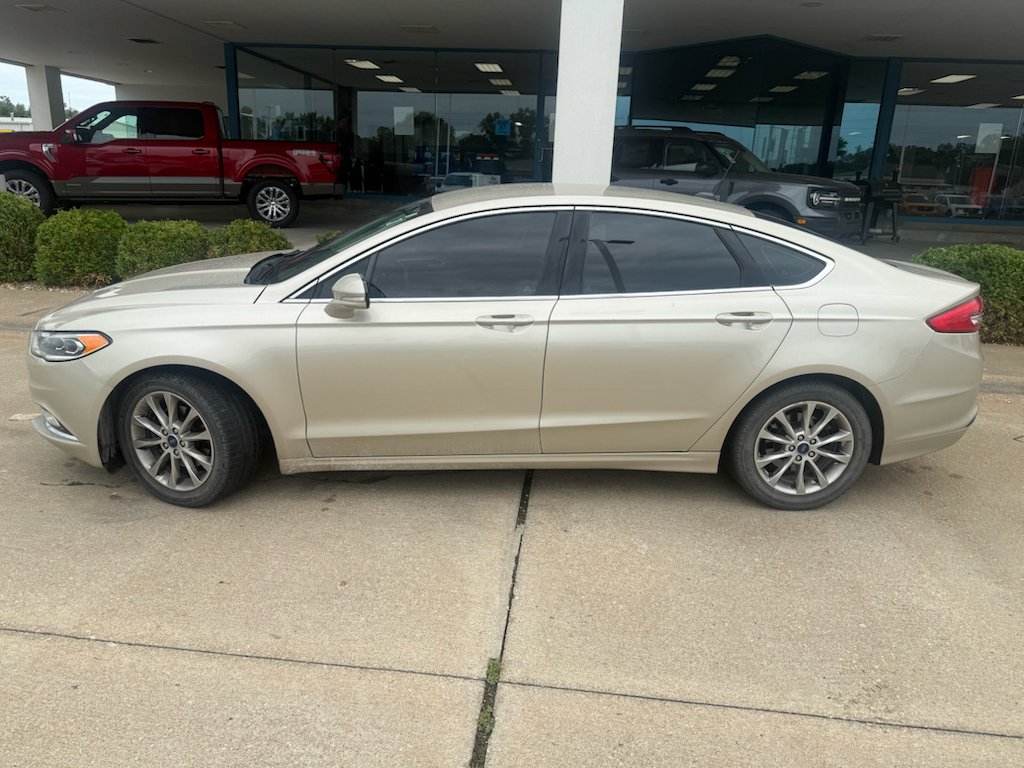 Used 2017  Ford SE image 10