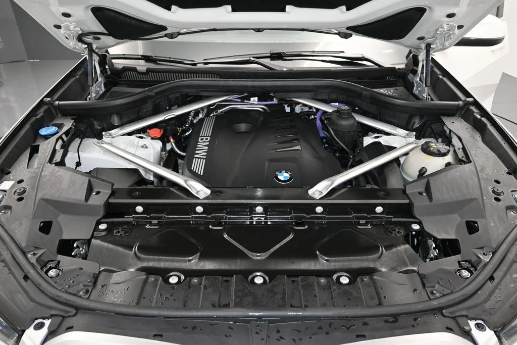 Certified Used 2025 White Metallic BMW xDrive40i image 12