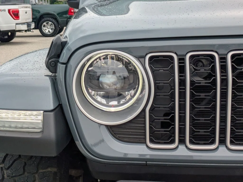 Used 2024 Gray Jeep Sahara image 10