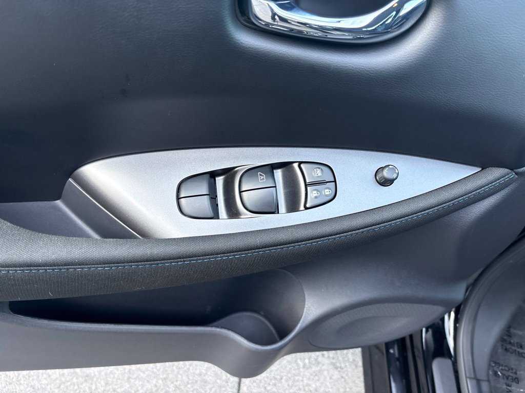 Used 2023 Super Black Nissan S image 15