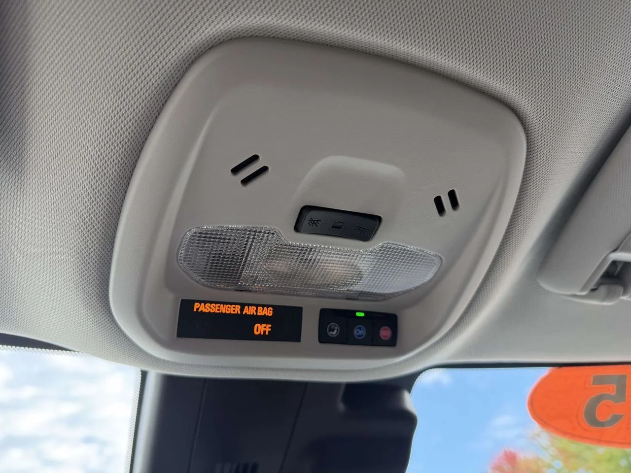 Used 2025 Summit White Chevrolet FWD ACTIV image 31