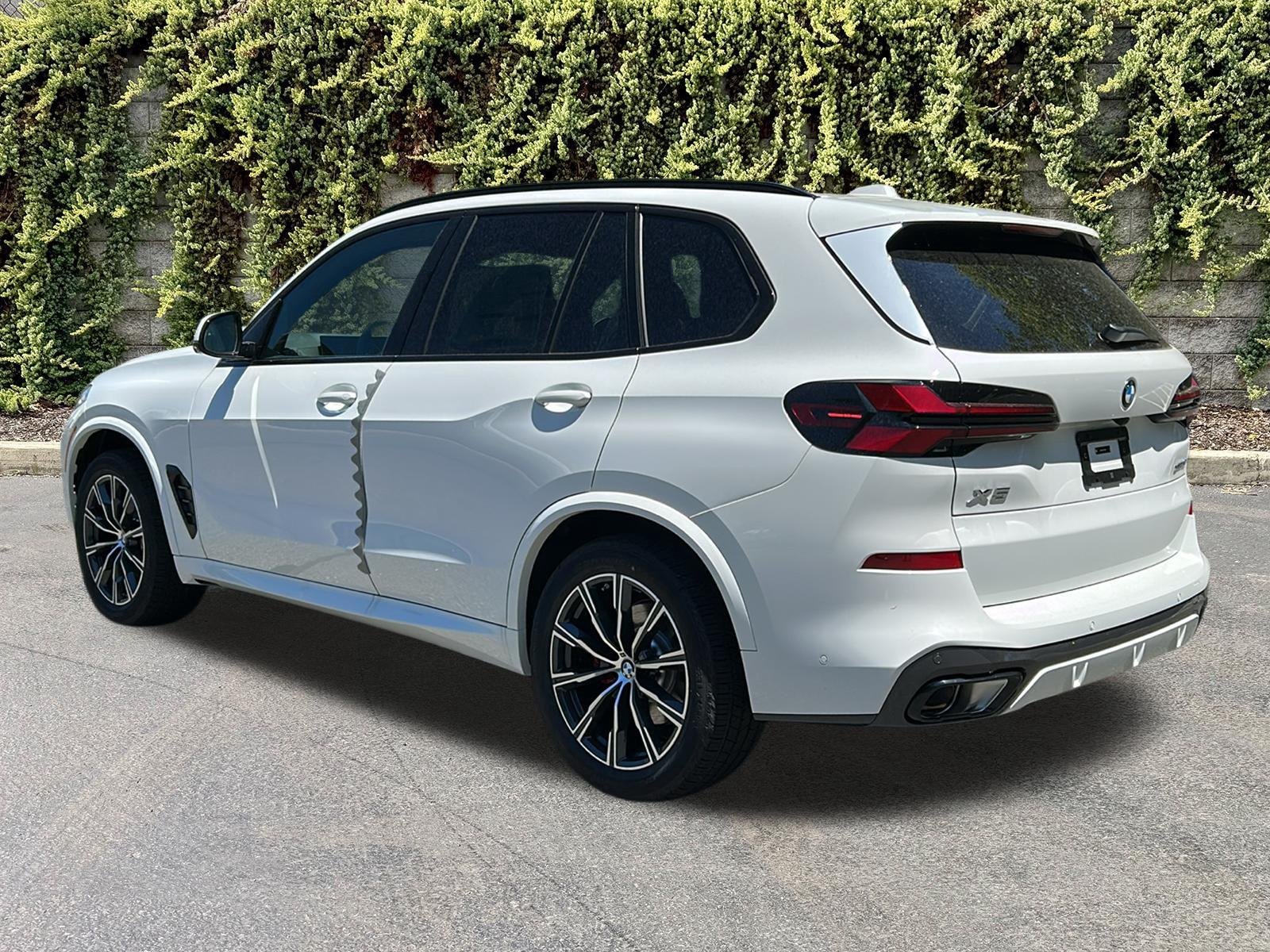 New 2026 Alpine White BMW xDrive40i image 6
